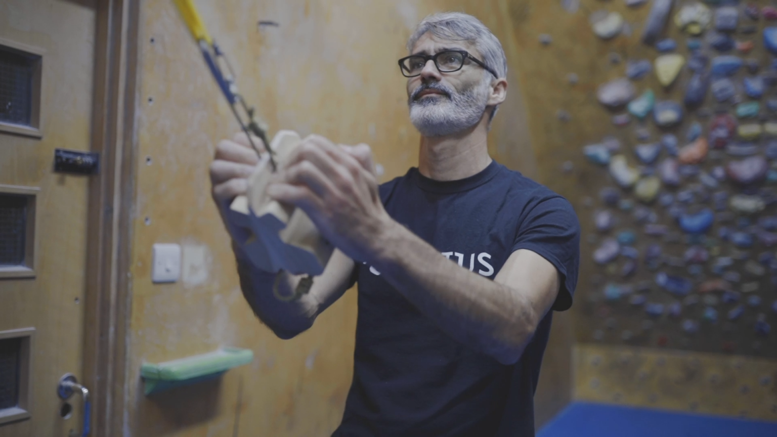 Lattice Pinch Block: Warm Ups & Rehab Exercises From Physio Cris Costa ...