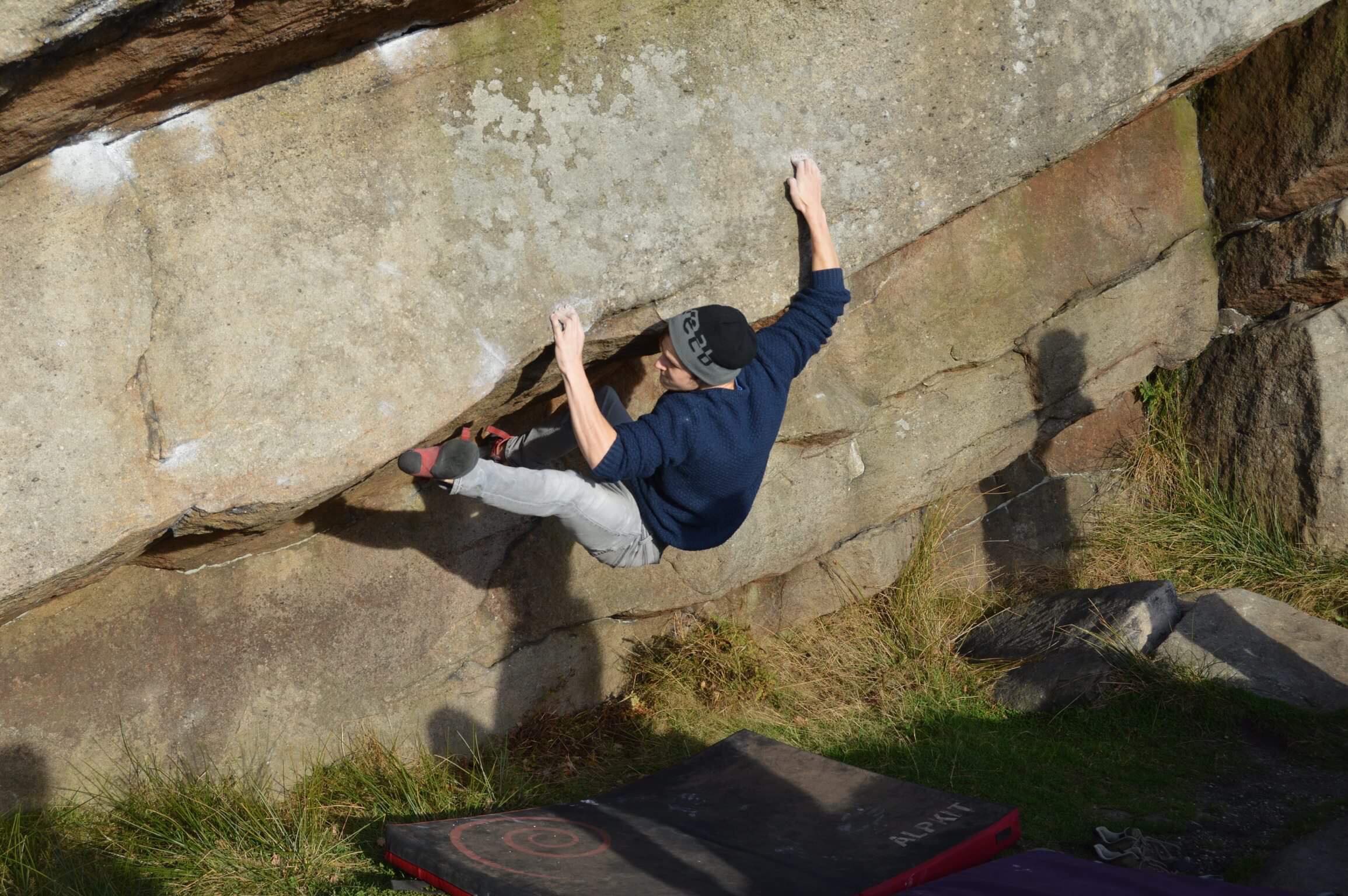 Cam bouldering