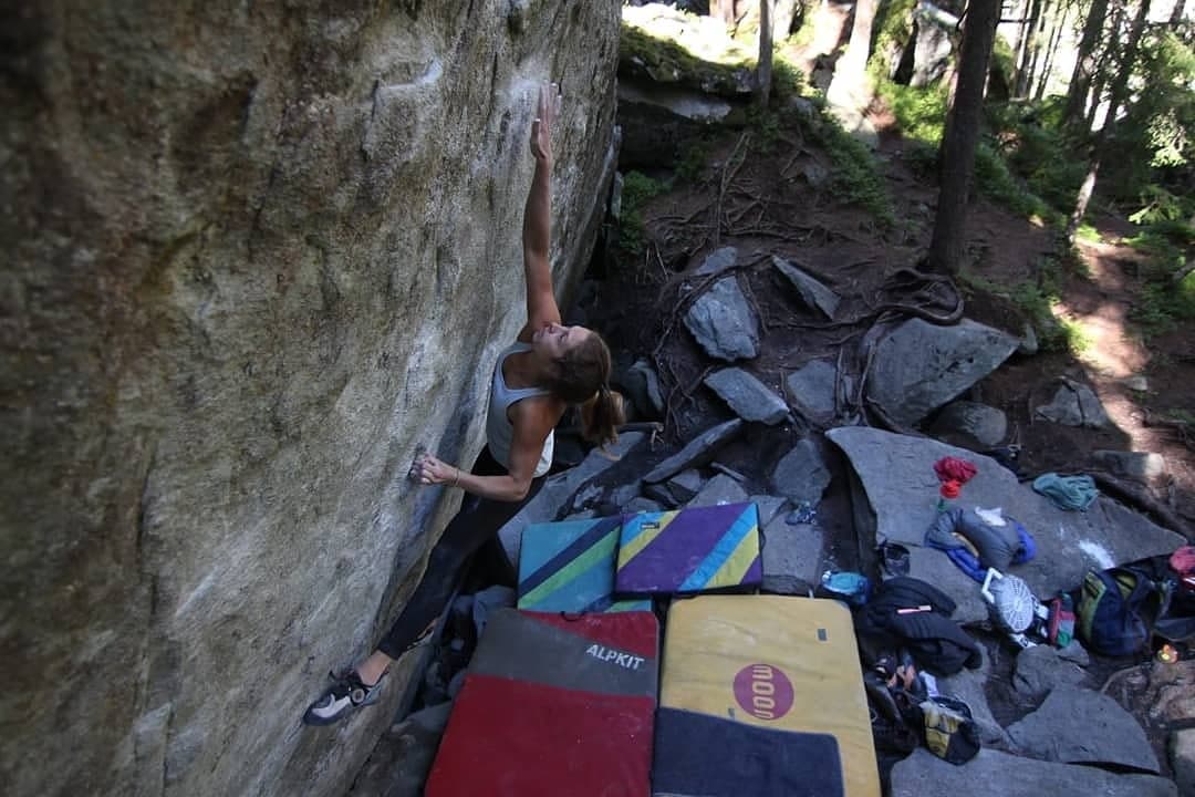 Roz Bouldering