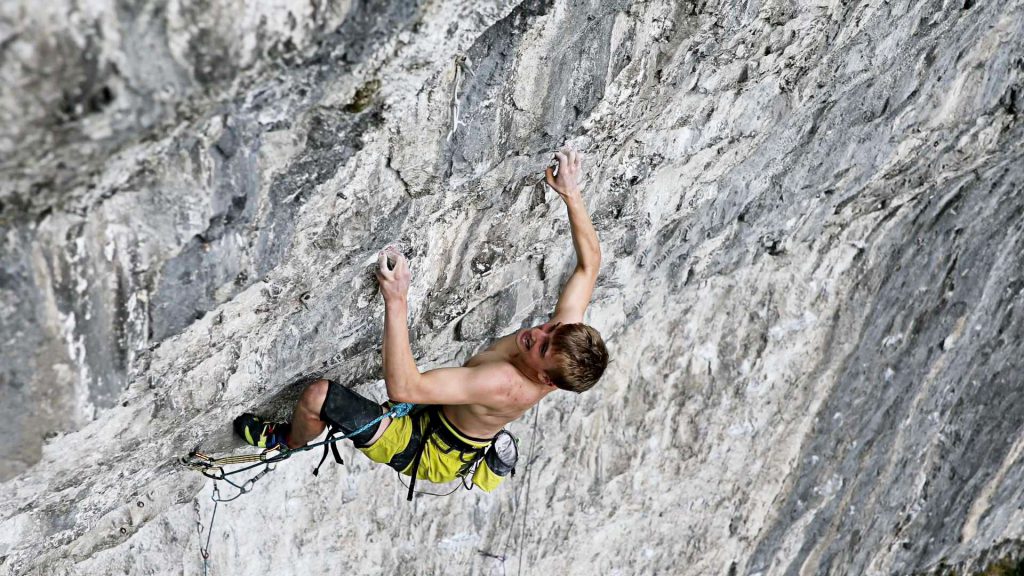 Josh Ibbertson climbing Batman 9a+