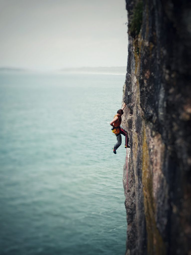 Josh Ibbertson climbing Skull Attack 7c