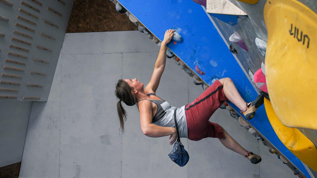 Climber doing endurance and training around the menstrual cycle