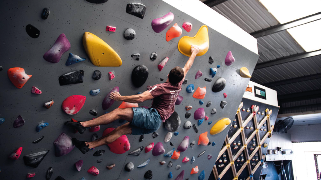 Ollie Torr bouldering indoors