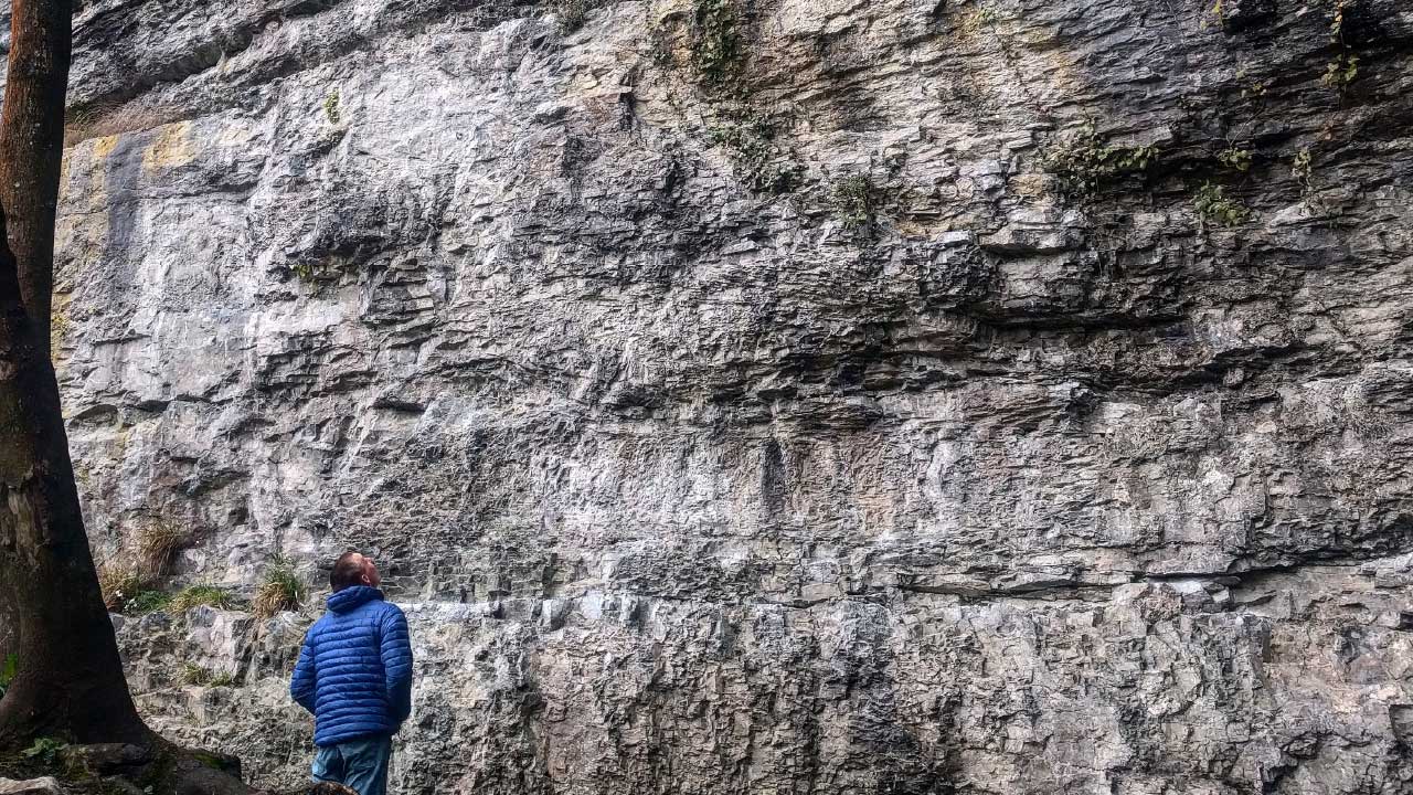 Lattice coach Jon Procter, route reading his project, The Sissy, 8a. 