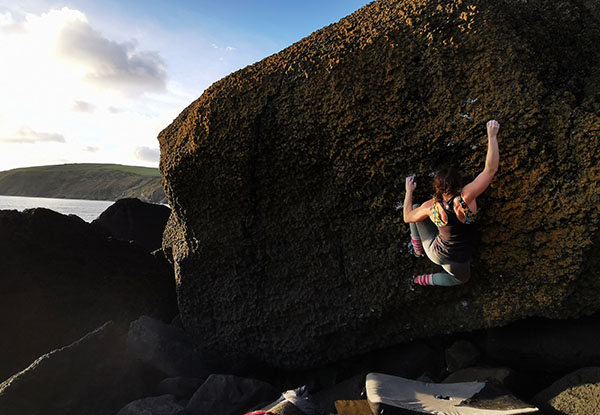 Coach Jemma Powell bouldering