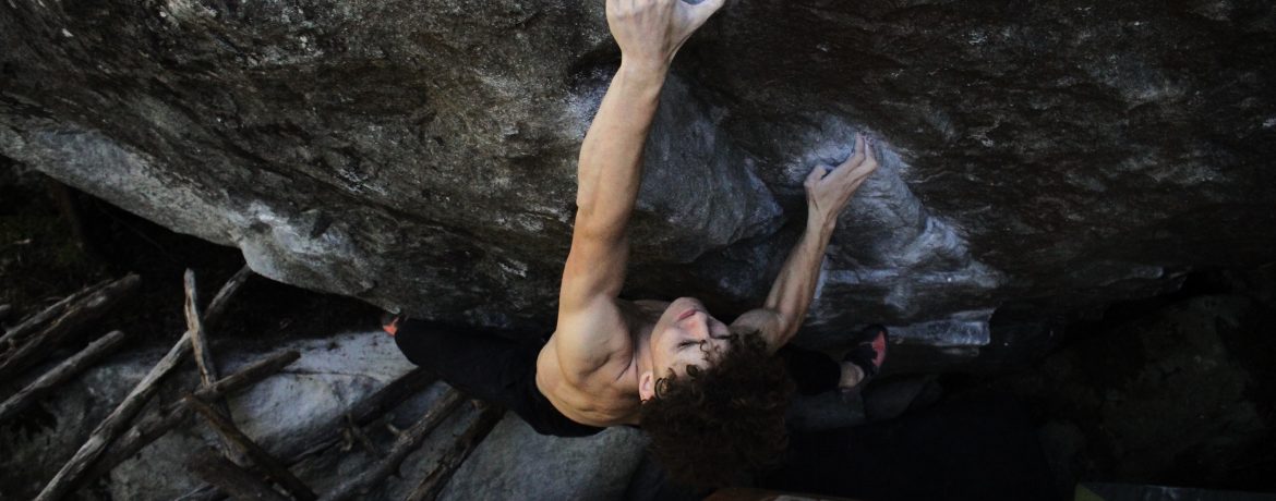 Projecting Tactics on Hard Boulders! Magic Wood with Leo Skinner & Dom Rowe.