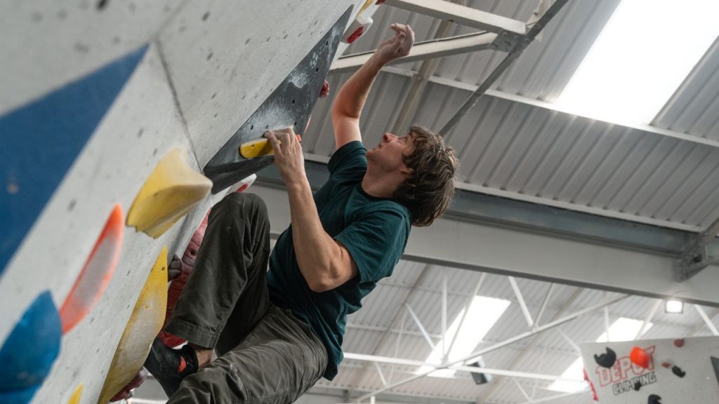 Lattice coach bouldering indoors