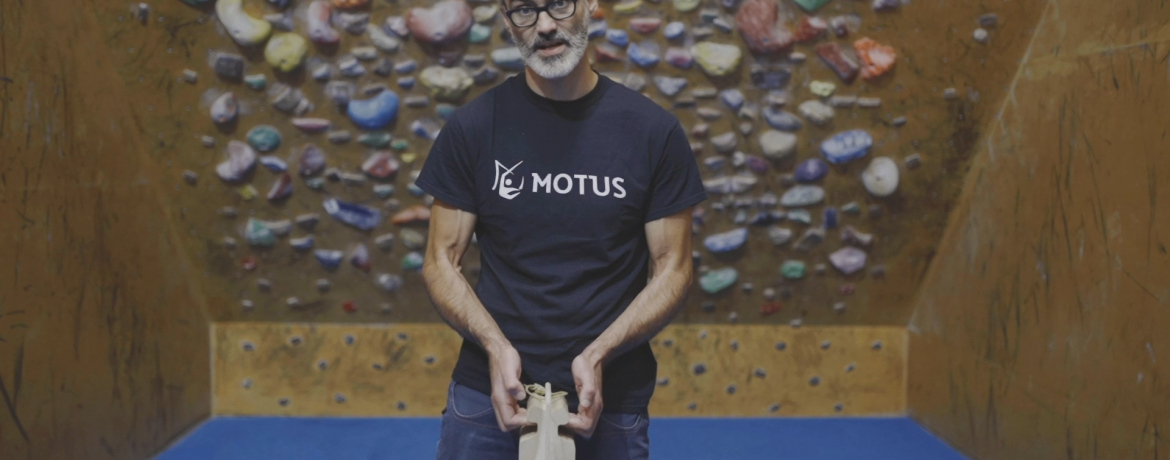 Lattice Pinch Block: Warm Ups & Rehab Exercises From Physio Cris Costa.